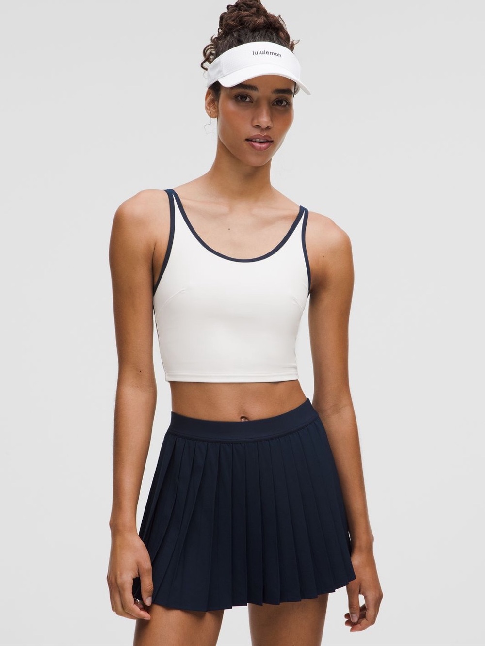 lululemon athletica tennis Tank with navy trim B/C cups - NWT size medium